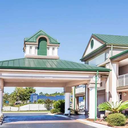 Super 8 By Wyndham Marianna Hotel